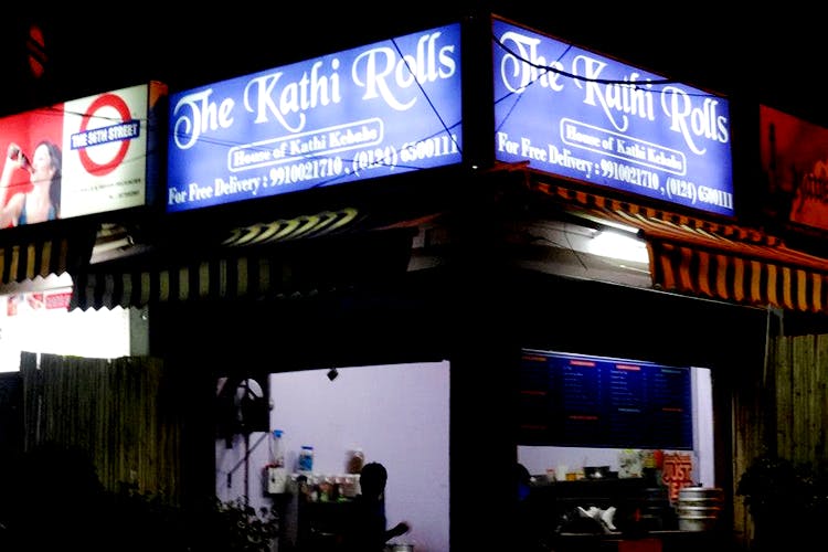 Night,Electronic signage,Technology,Signage,Neon sign,Neon,Display advertising,Display device,Building,Advertising