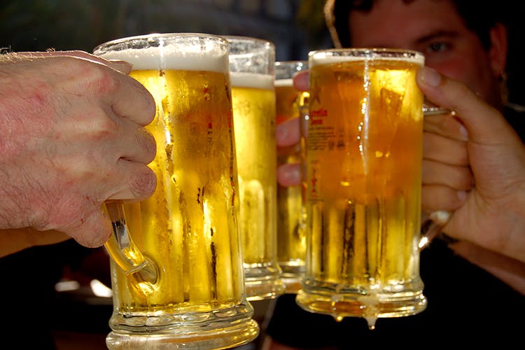 Beer glass,Beer,Drink,Lager,Alcoholic beverage,Alcohol,Bia hơi,Pint glass,Distilled beverage,Pint